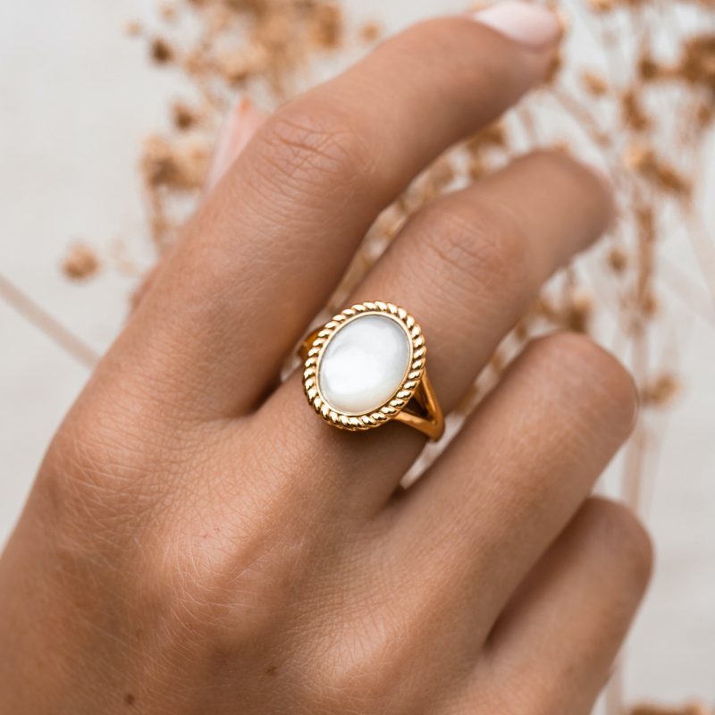 Mother of pearl statement ring in gold vermeil