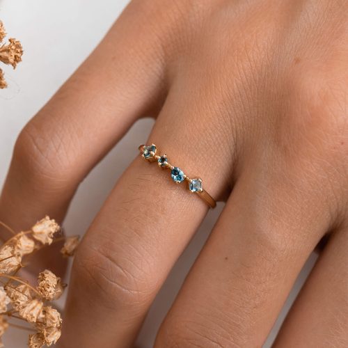 ilse ring luxe london blue topaz styled 2 4b262fd3 d89f 4d0a a275 fe4a4a6ef21f