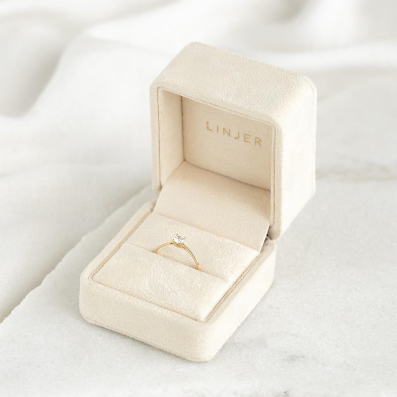 keira 26 velvet box ring solitaire diamond ring 14k yg lookbook 134 v2