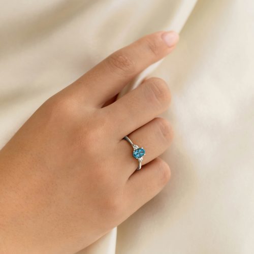 keira 31 swiss blue and diamond ring 14k yg model 36 schnell WG cropped v5 29b1091b e1c8 4ea6 b089 e5de1117d851