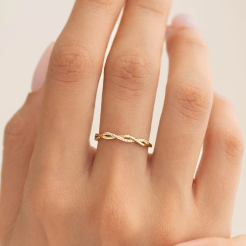 keira 35 anais twist diamond ring 14k model 7 Edit cropped 2